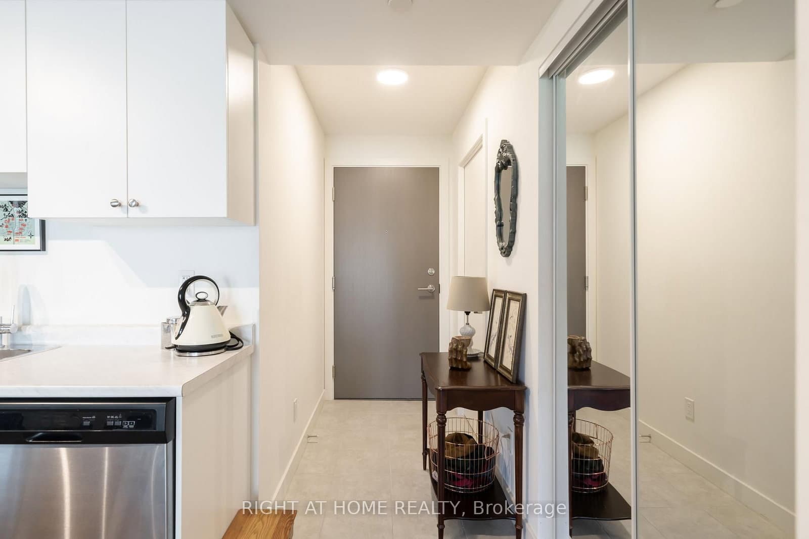 10 Wilby Crescent, Unit 807 thumbnail 5