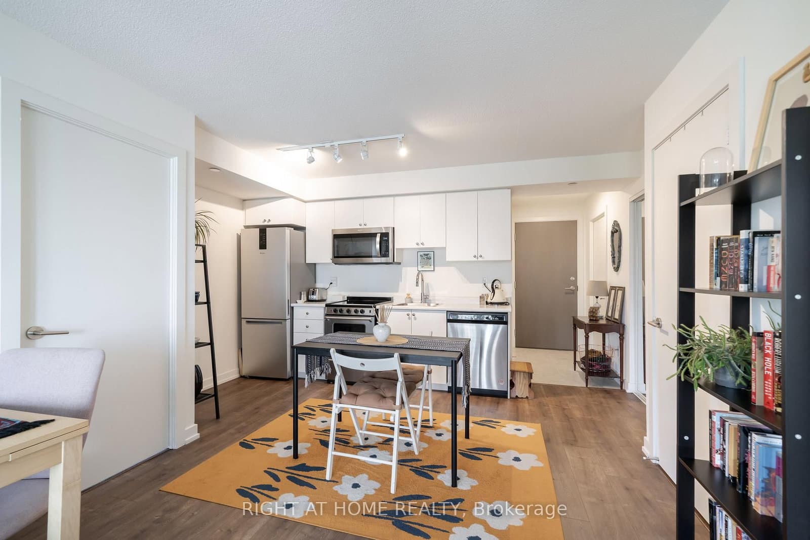 10 Wilby Crescent, Unit 807 thumbnail 6