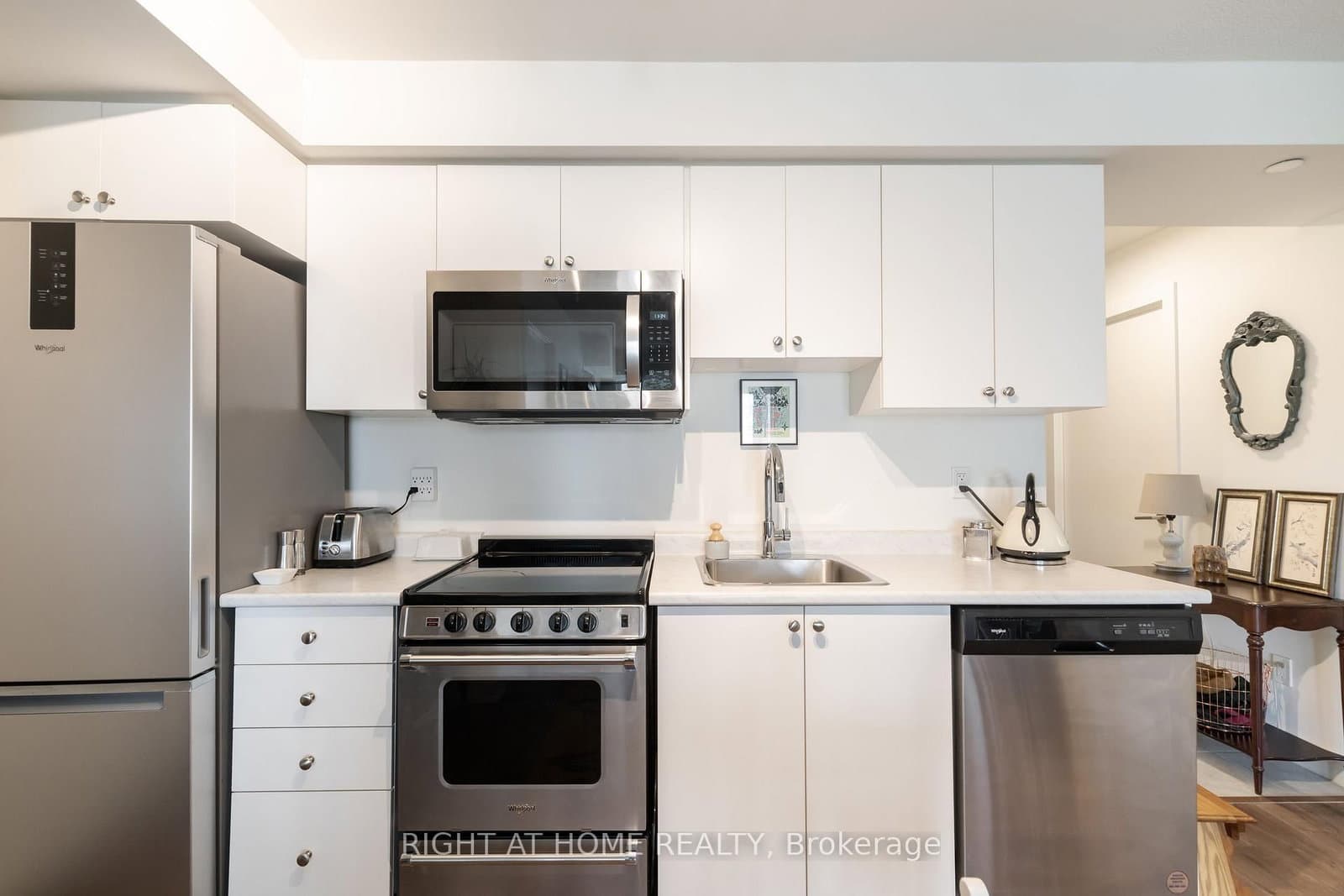 10 Wilby Crescent, Unit 807 thumbnail 9