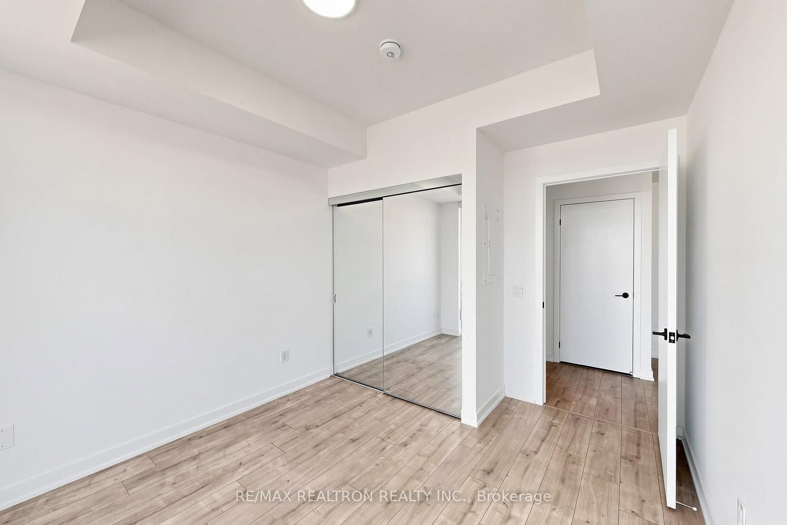 220 Missinnihe Way, Unit 817 thumbnail 34