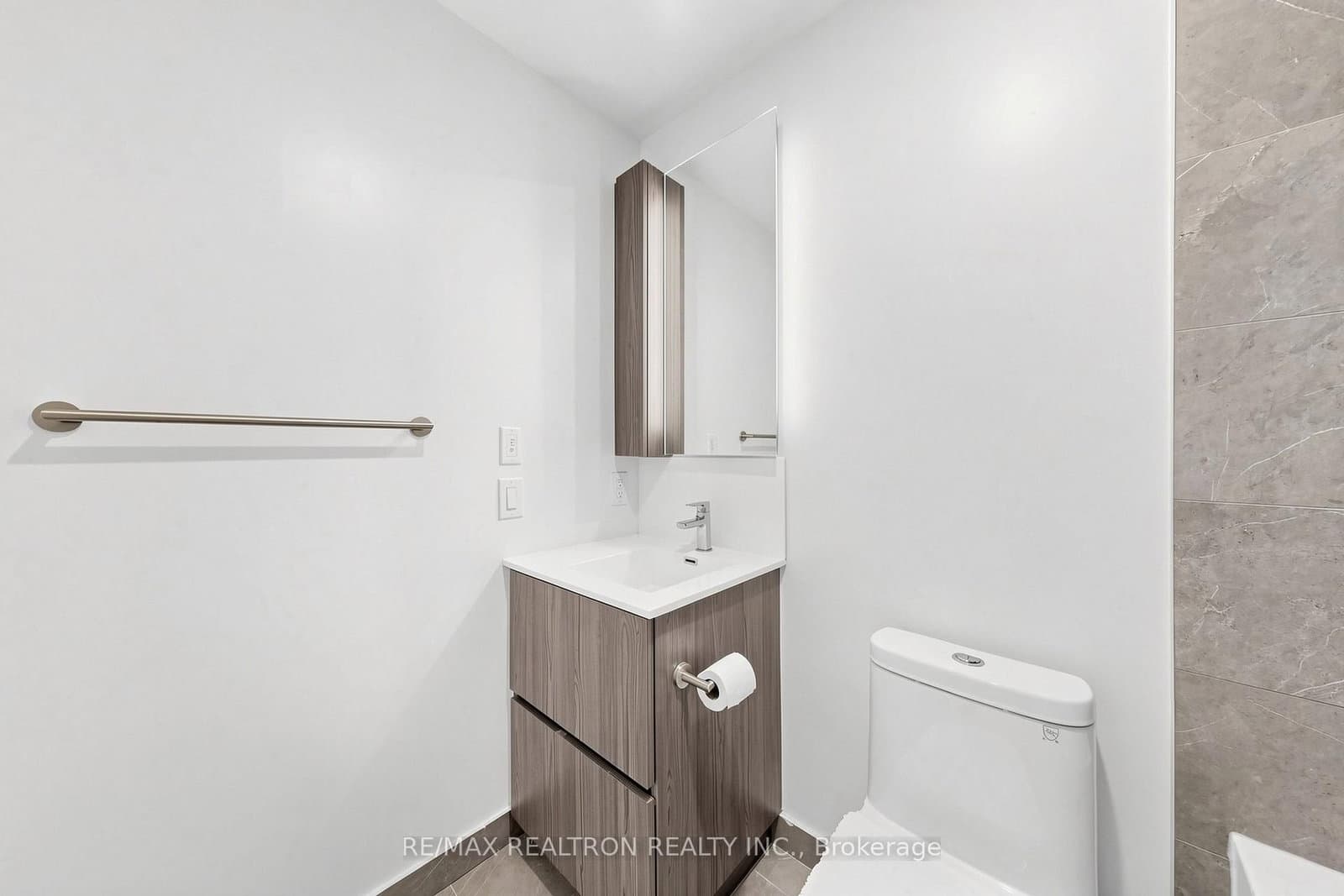 220 Missinnihe Way, Unit 817 thumbnail 36