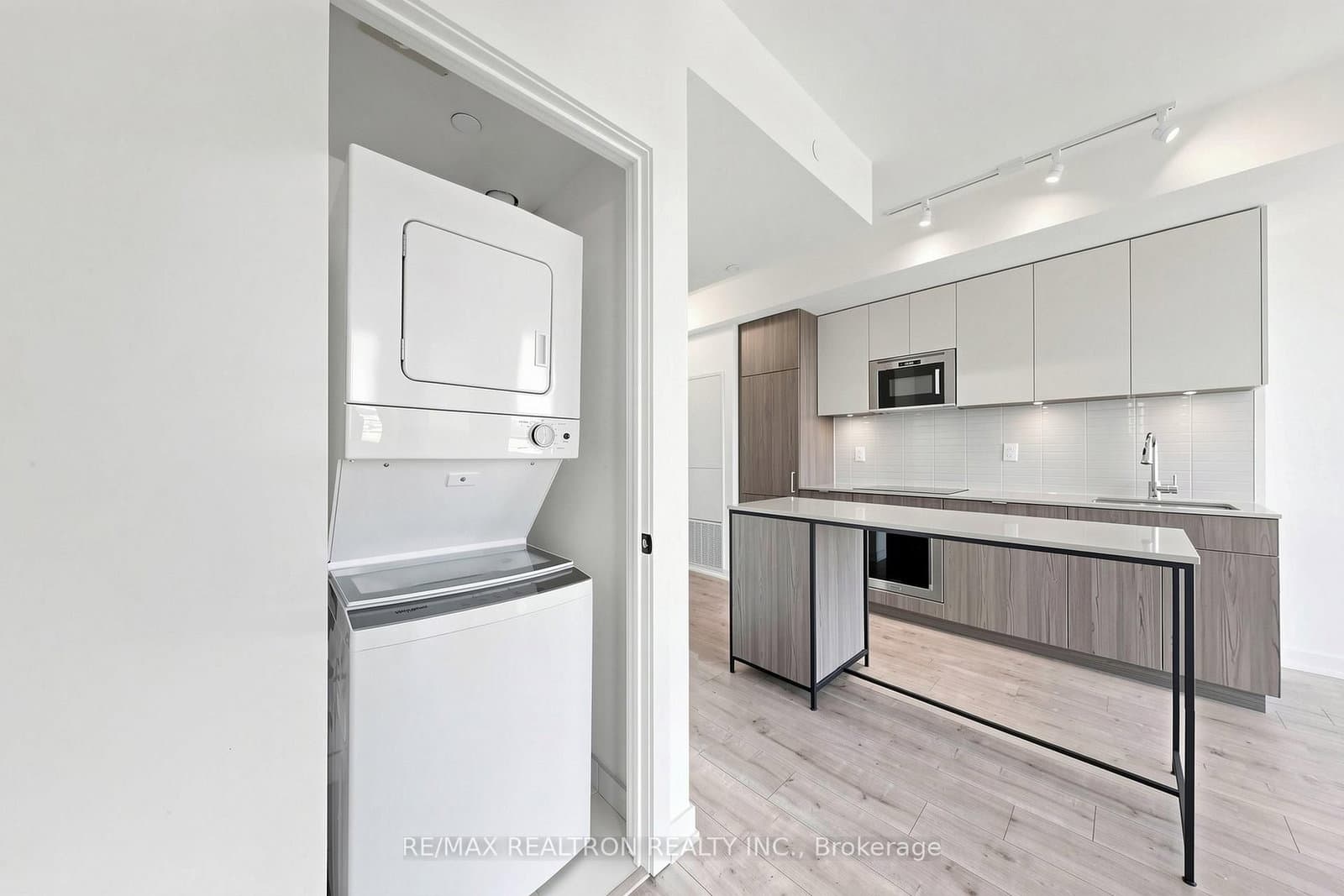 220 Missinnihe Way, Unit 817 thumbnail 37