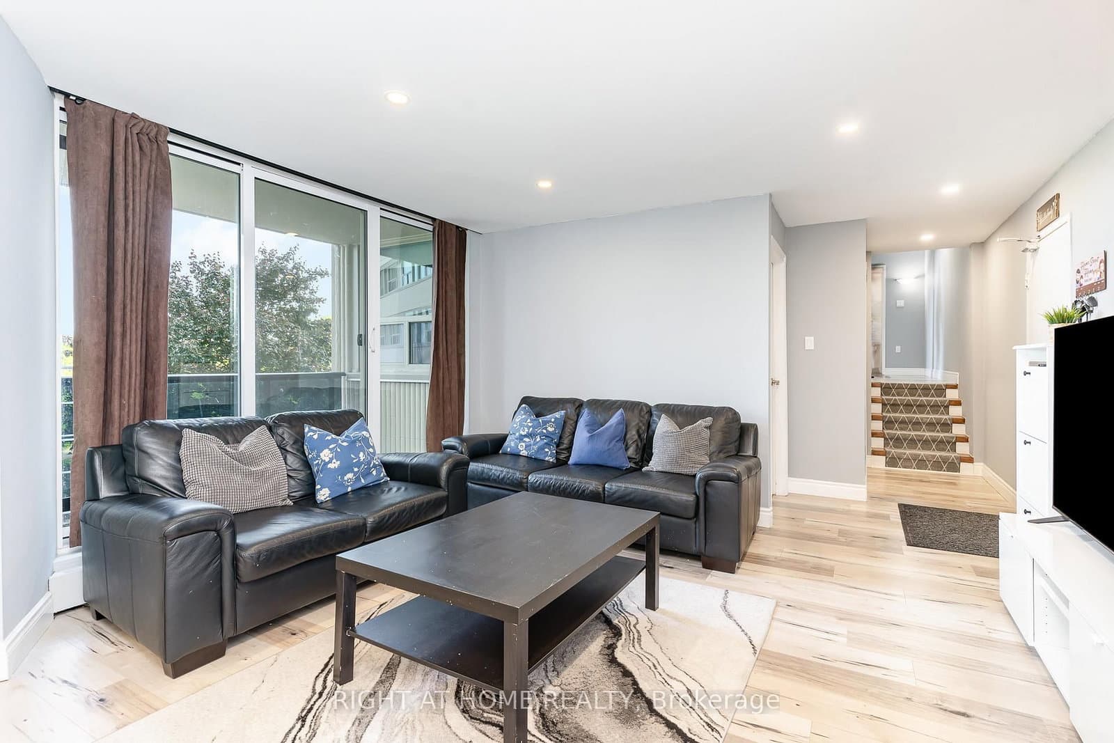 530 Lolita Gardens, Unit 505 thumbnail 3