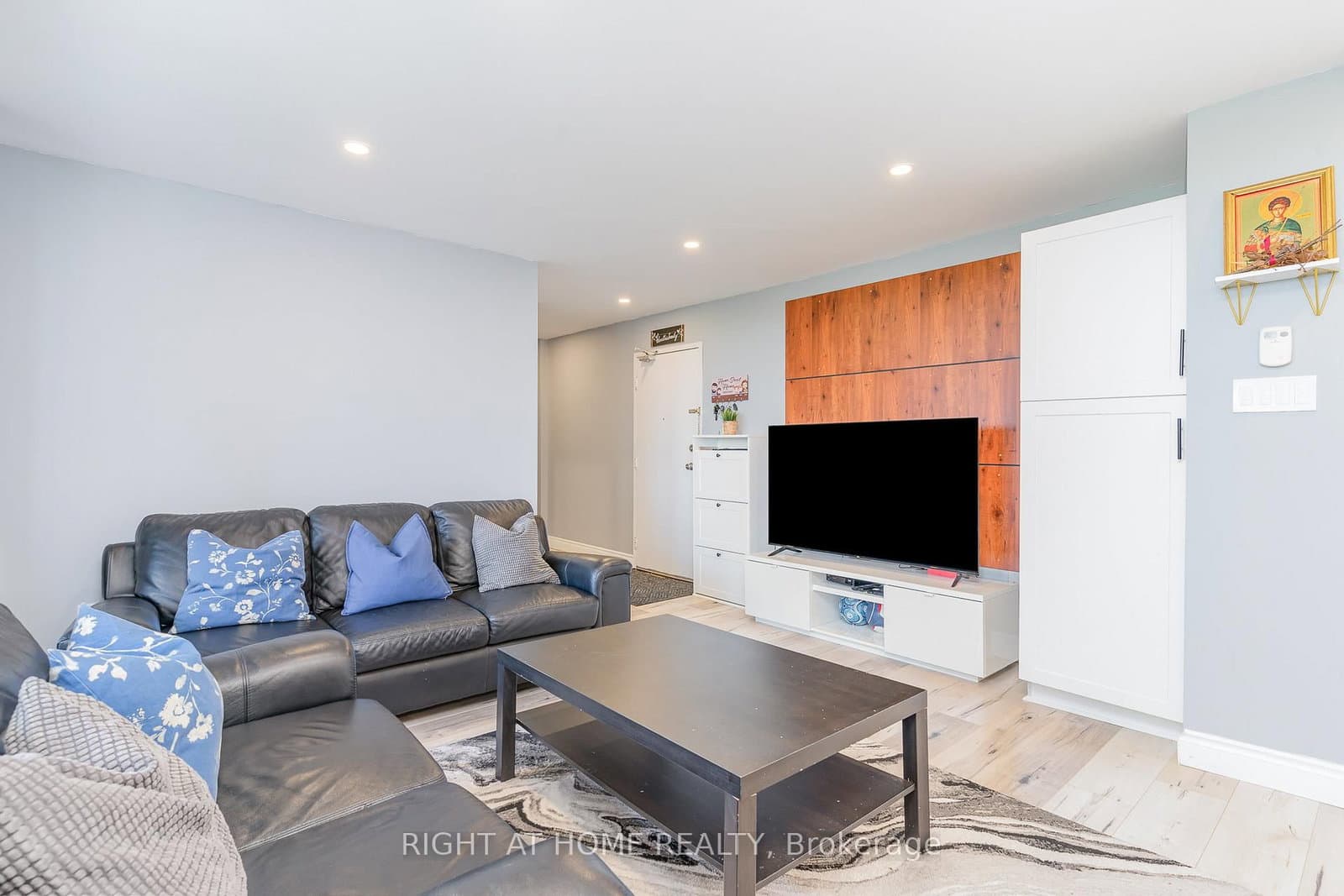 530 Lolita Gardens, Unit 505 thumbnail 4