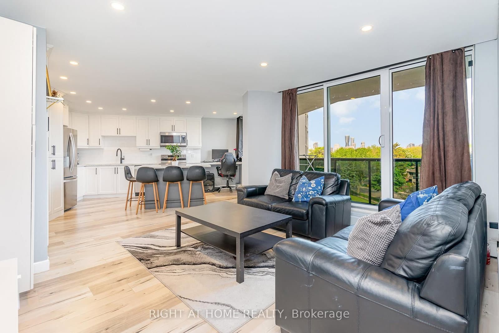 530 Lolita Gardens, Unit 505 thumbnail 5