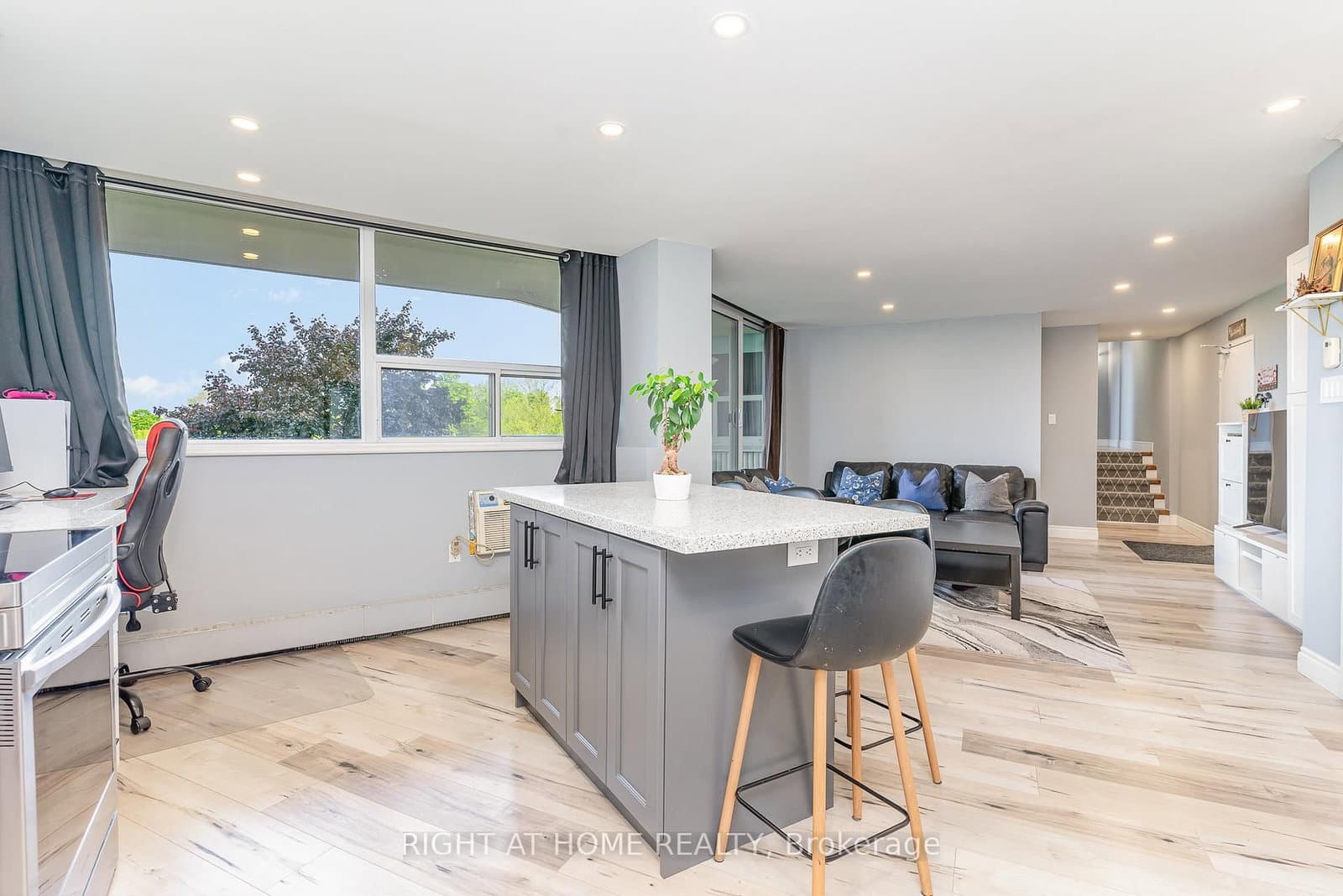530 Lolita Gardens, Unit 505 thumbnail 7
