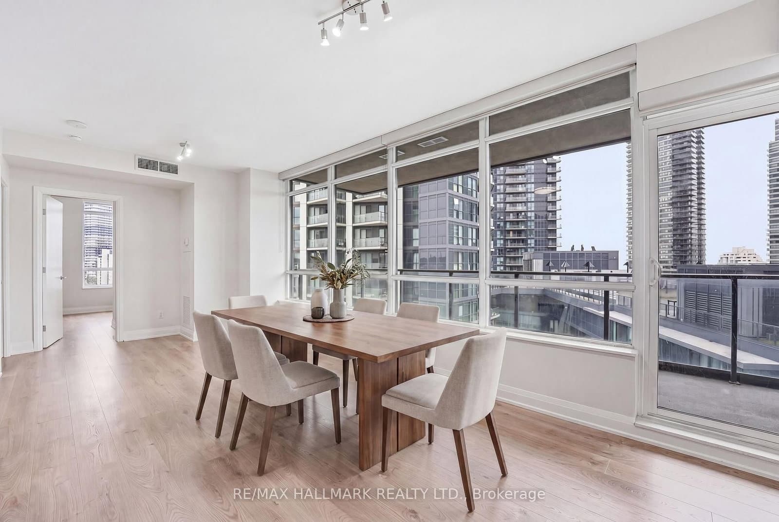 36 Park Lawn Road, Unit 710 thumbnail 2