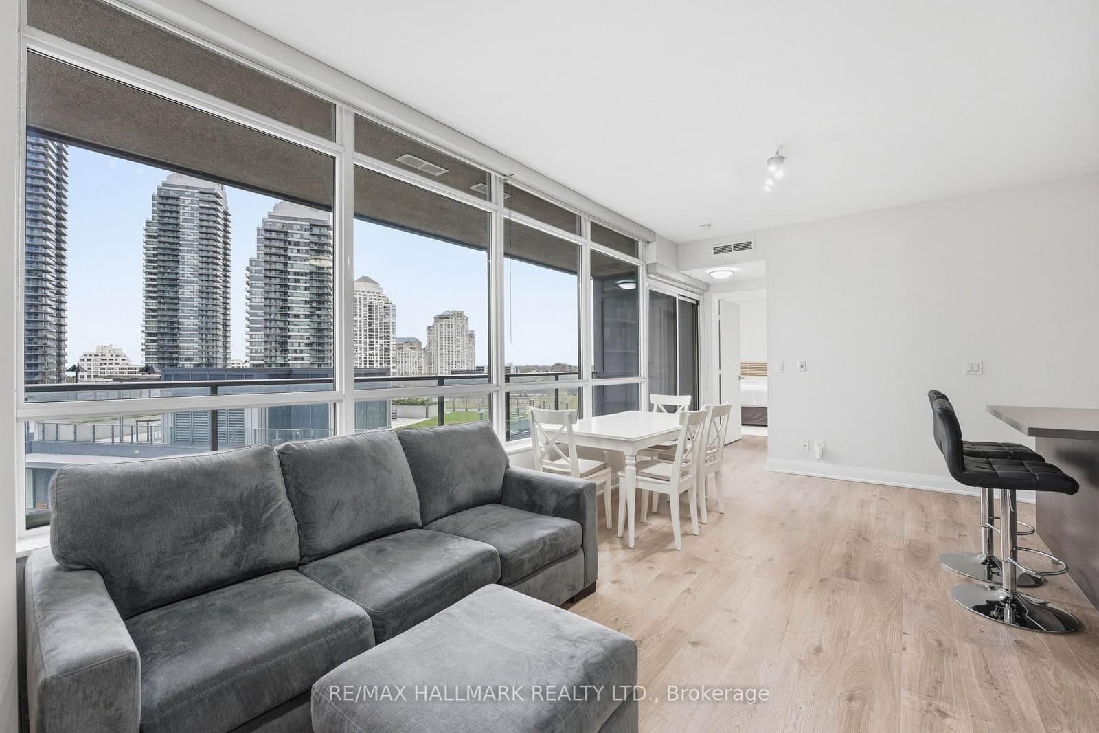 36 Park Lawn Road, Unit 710 thumbnail 3