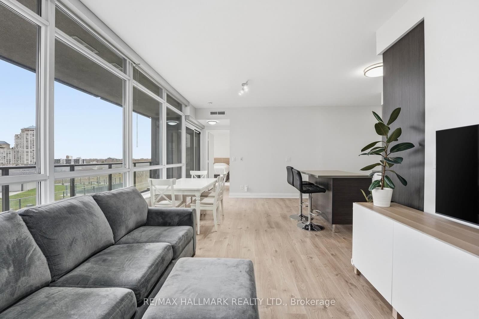 36 Park Lawn Road, Unit 710 thumbnail 4