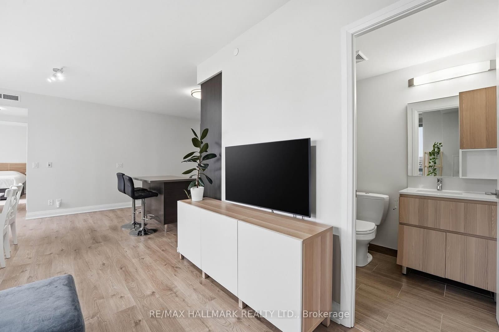 36 Park Lawn Road, Unit 710 thumbnail 5