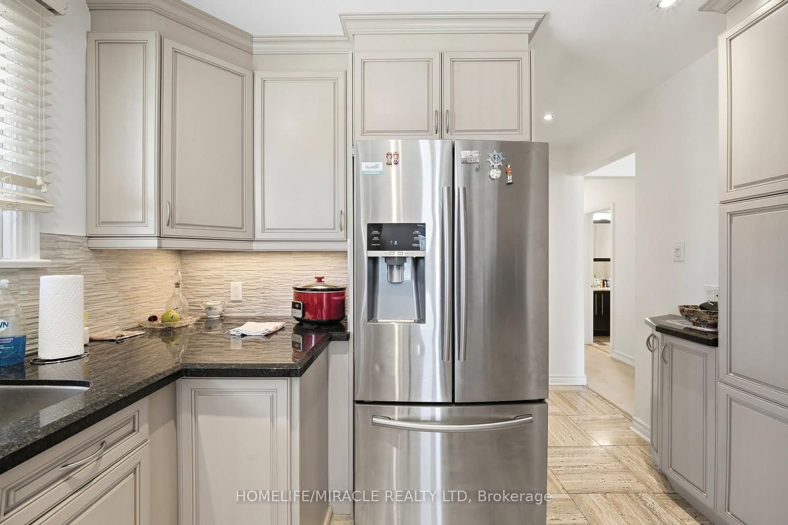 1585 Coram Crescent thumbnail 13