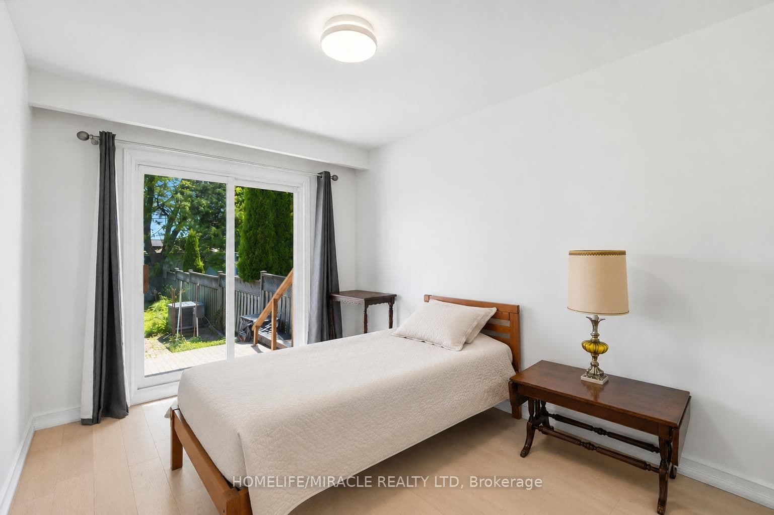 1585 Coram Crescent thumbnail 26