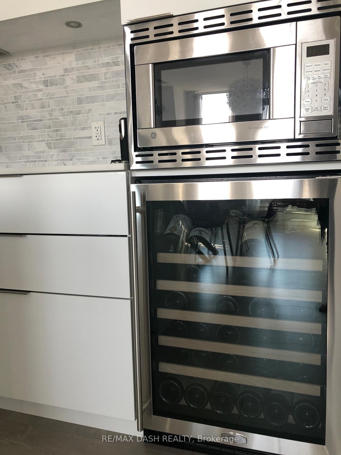 110 Marine Parade Drive, Unit 204 thumbnail 3
