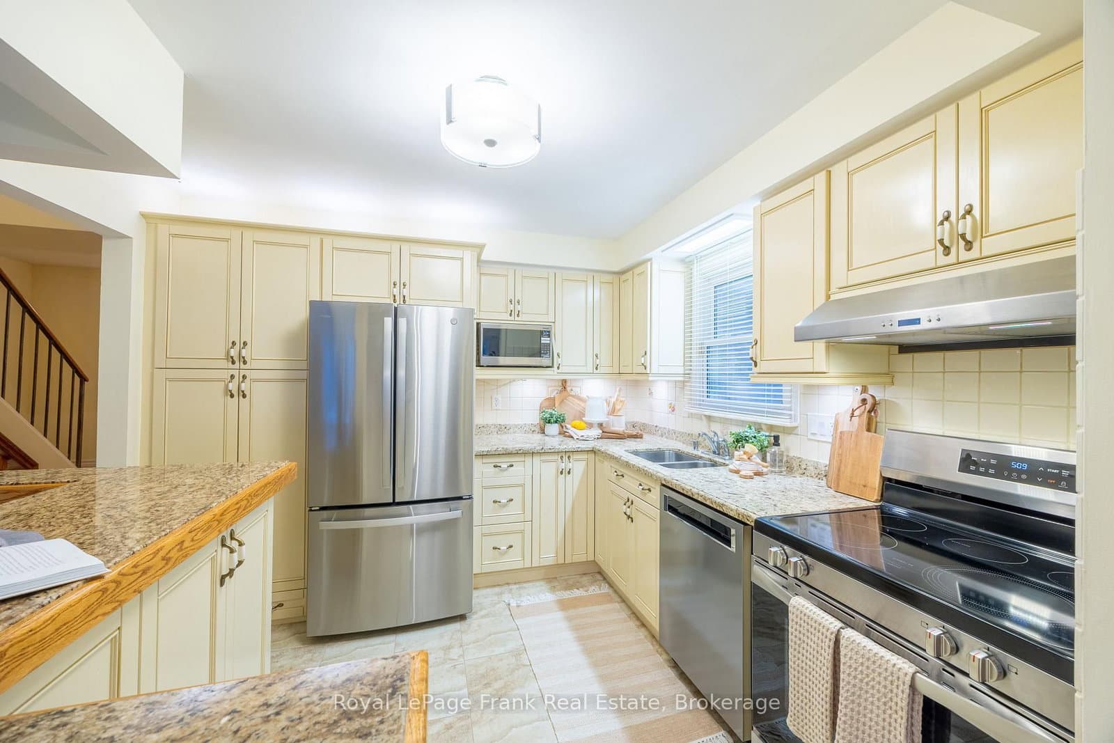 385 THE EAST MALL, Unit 23 thumbnail 13