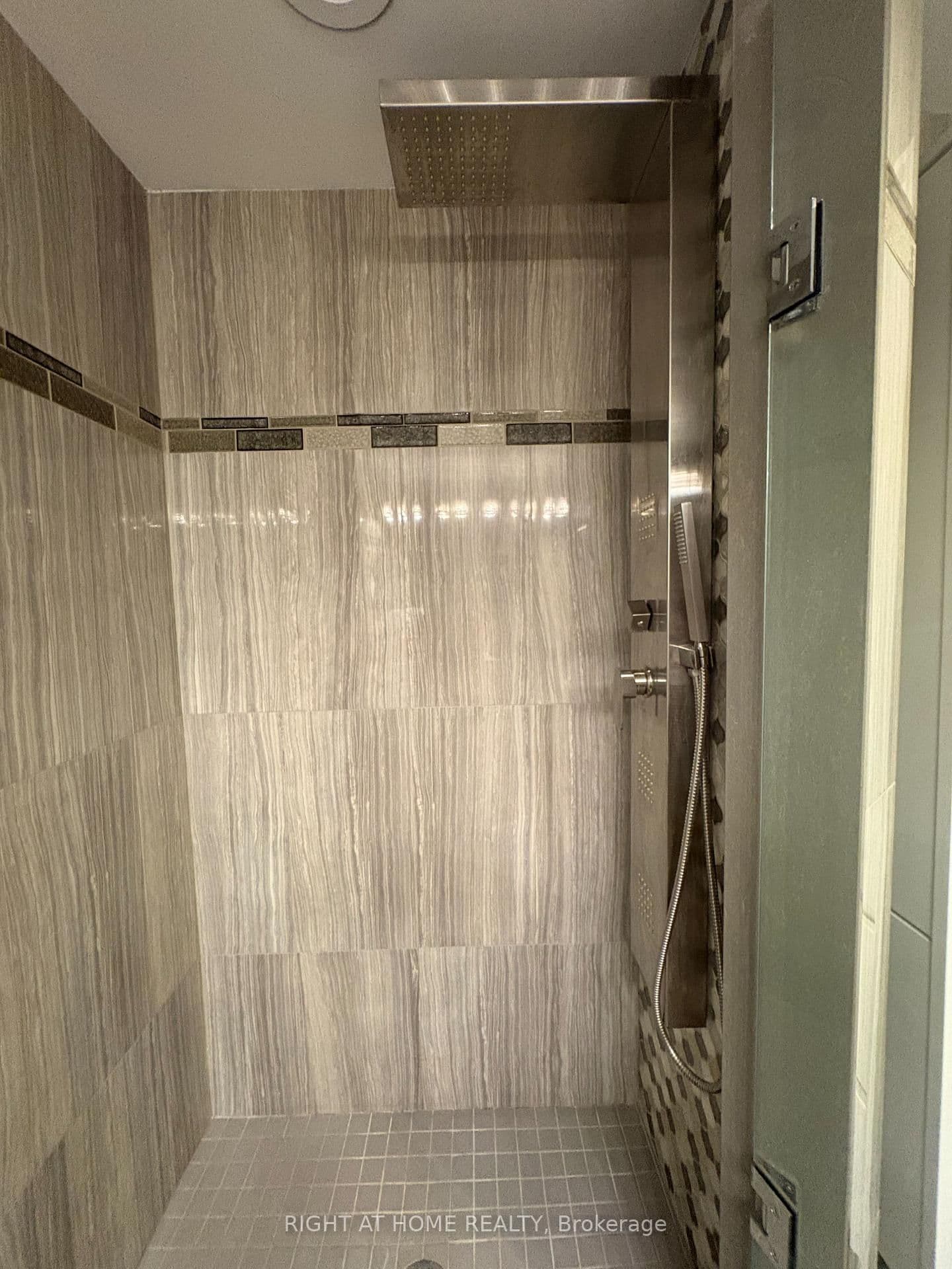 1 Palace Pier Court, Unit # 1812 thumbnail 11