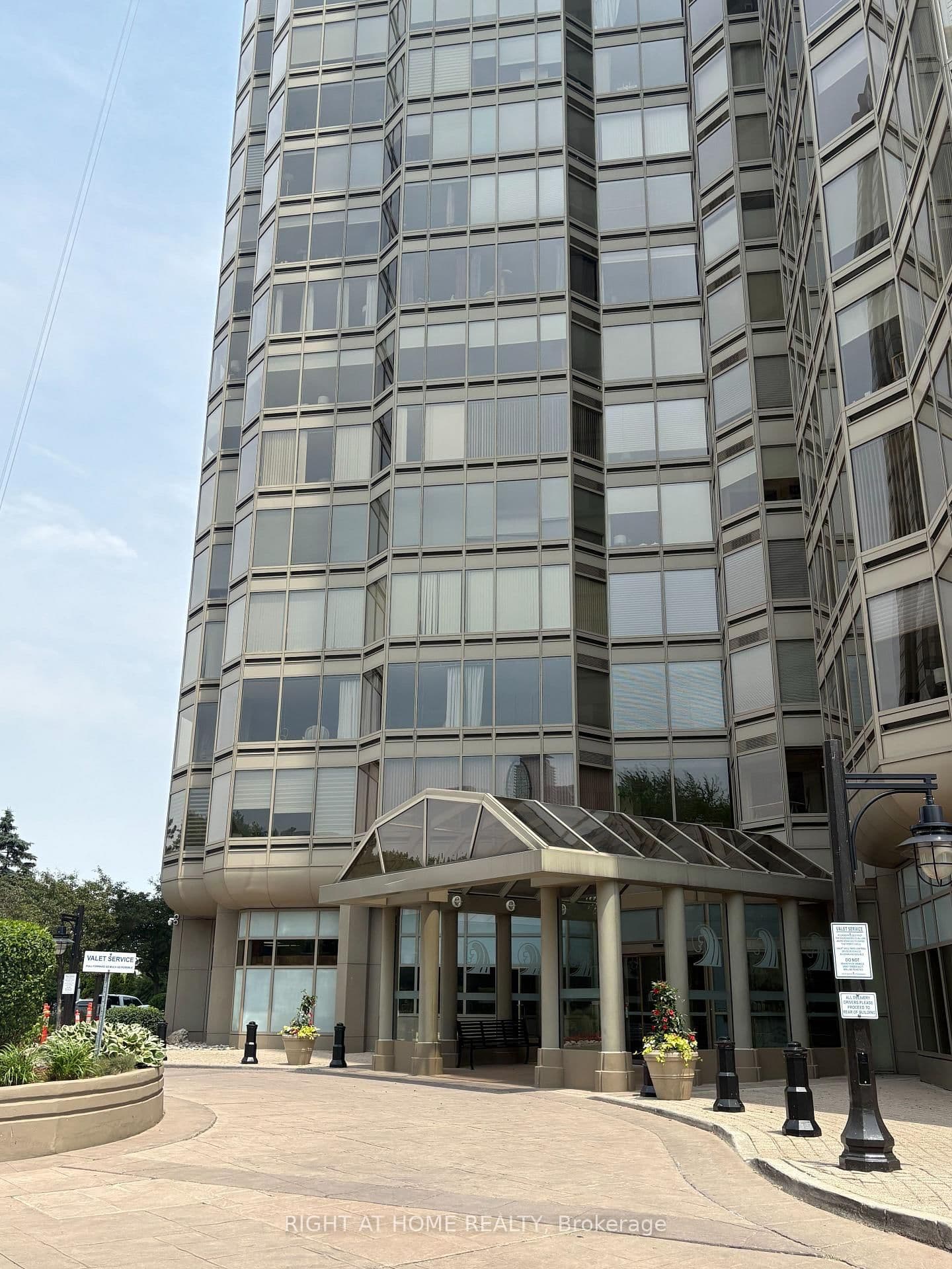 1 Palace Pier Court, Unit # 1812 thumbnail 3