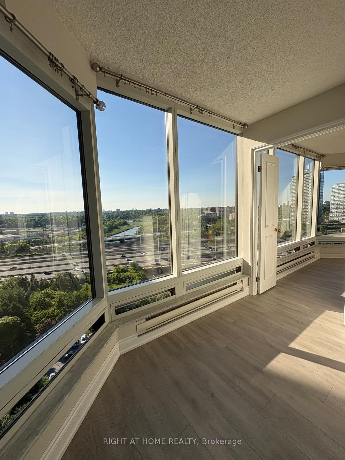 1 Palace Pier Court, Unit # 1812 thumbnail 5