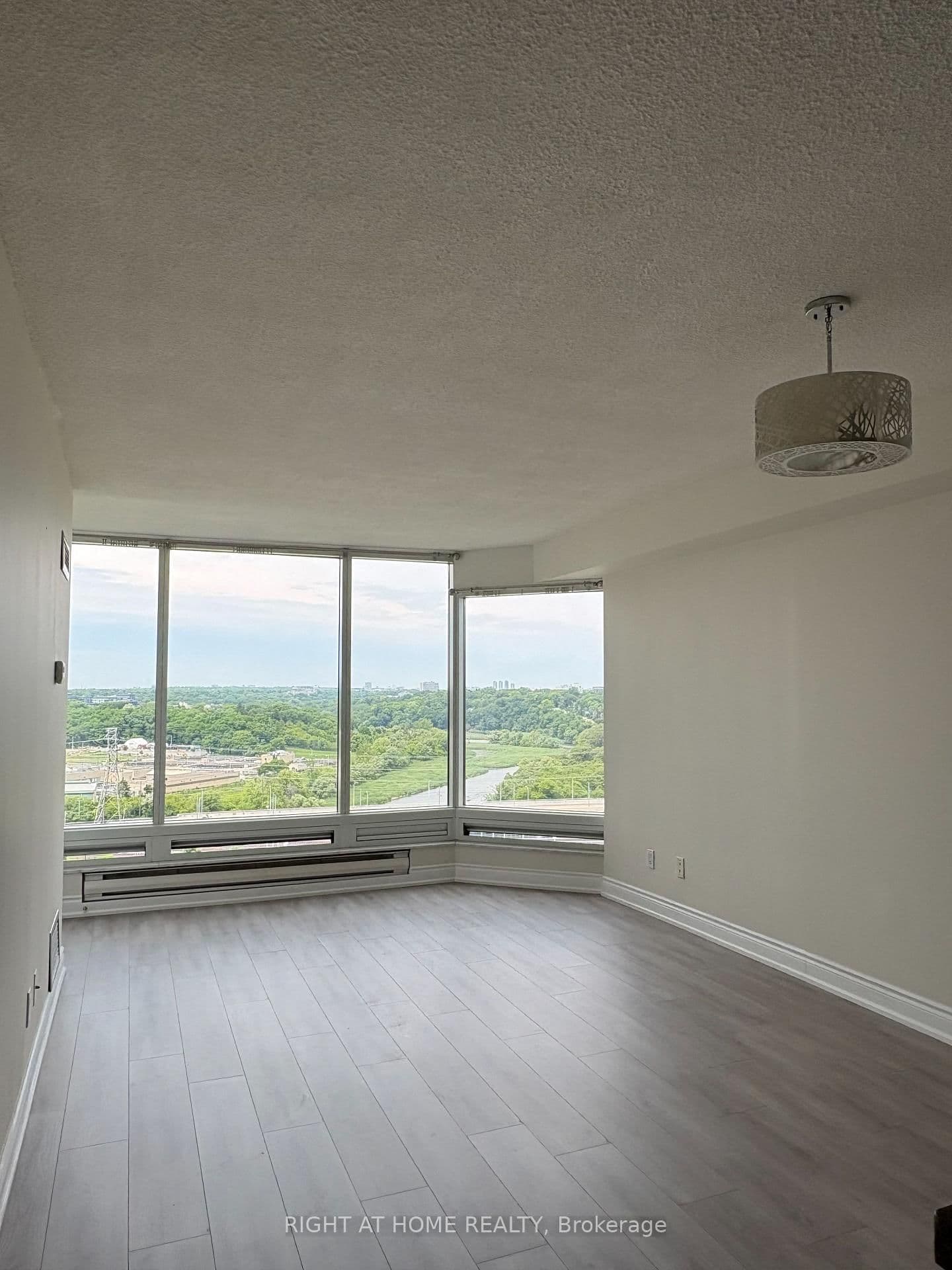 1 Palace Pier Court, Unit # 1812 thumbnail 6