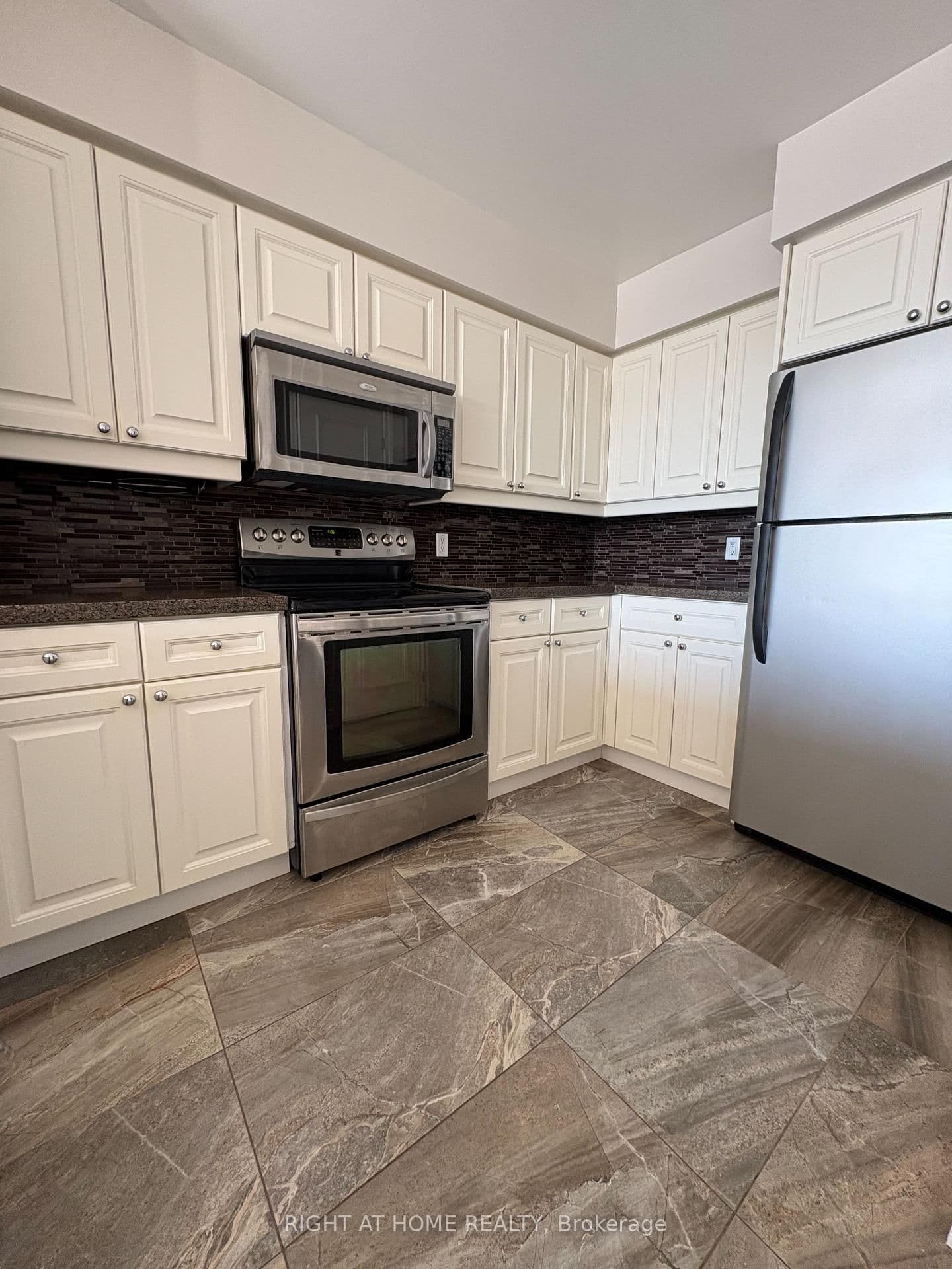 1 Palace Pier Court, Unit # 1812 thumbnail 8