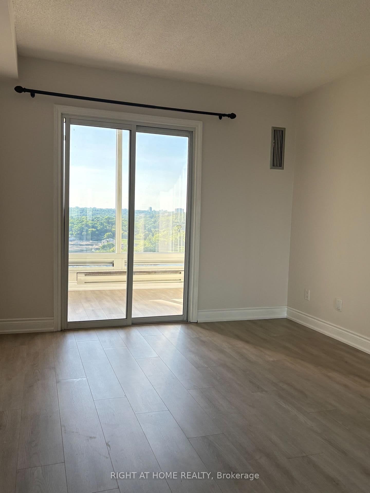 1 Palace Pier Court, Unit # 1812 thumbnail 9