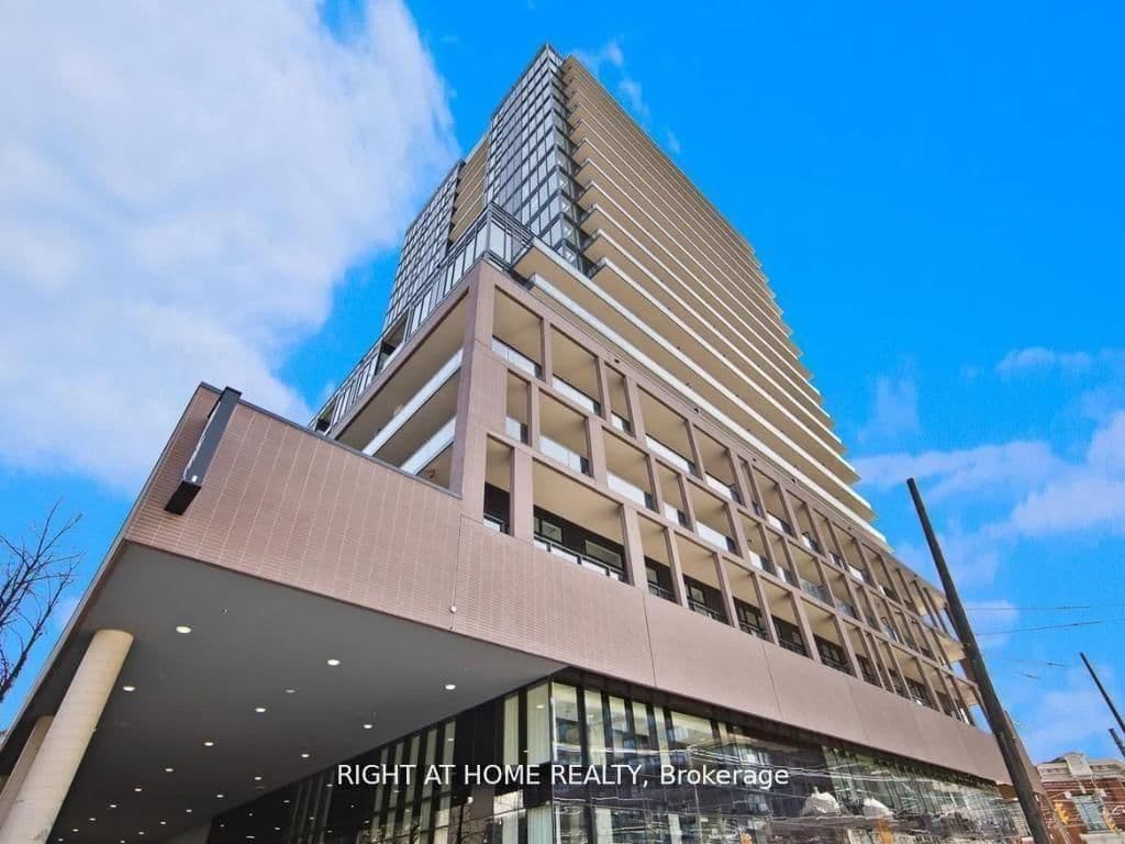 #220 - 285 Dufferin Street
