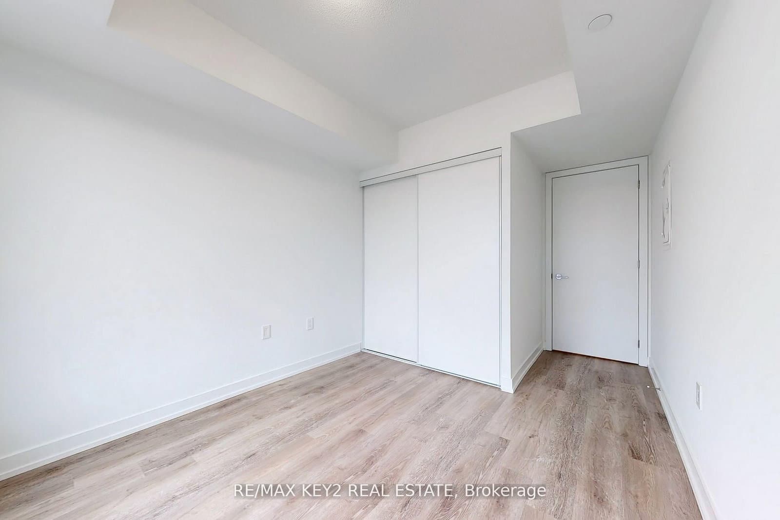 556 Marlee Avenue, Unit 425 thumbnail 11