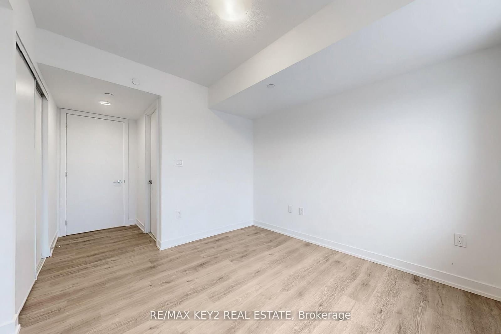 556 Marlee Avenue, Unit 425 thumbnail 15