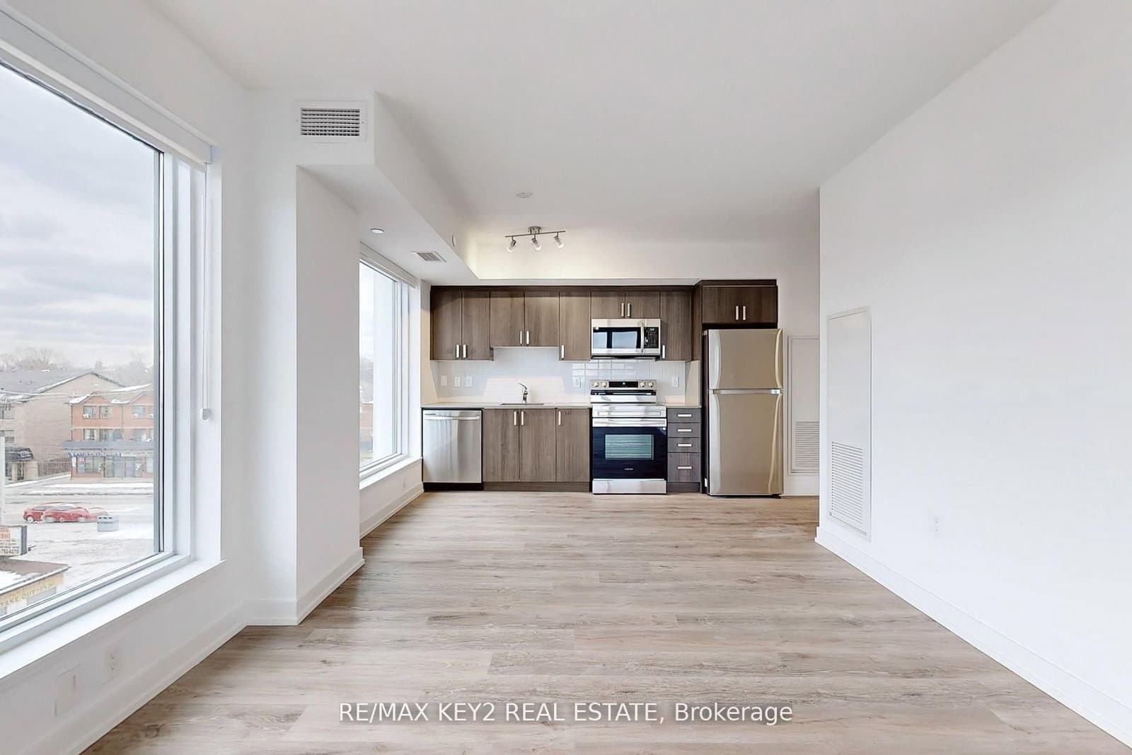 556 Marlee Avenue, Unit 425 thumbnail 2