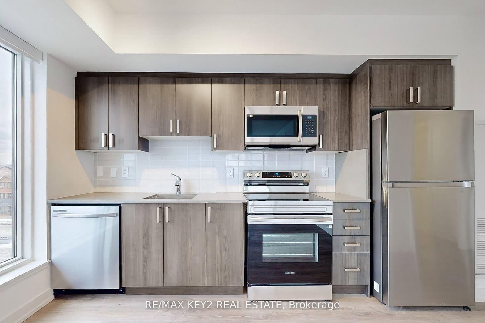556 Marlee Avenue, Unit 425 thumbnail 3