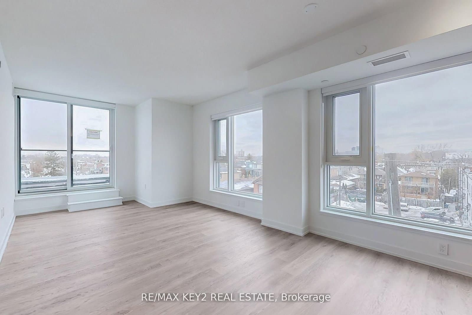 556 Marlee Avenue, Unit 425 thumbnail 4