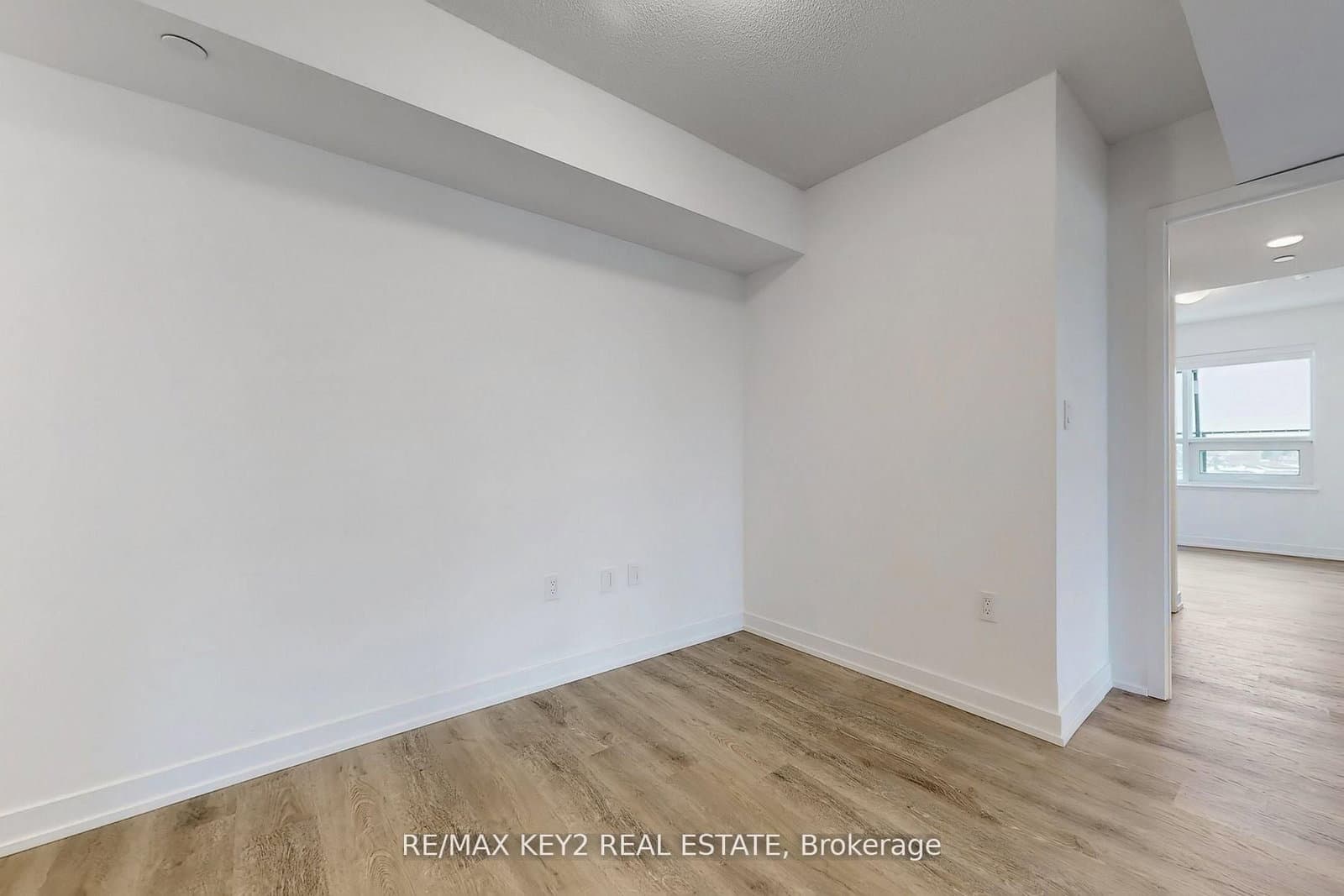 556 Marlee Avenue, Unit 425 thumbnail 8