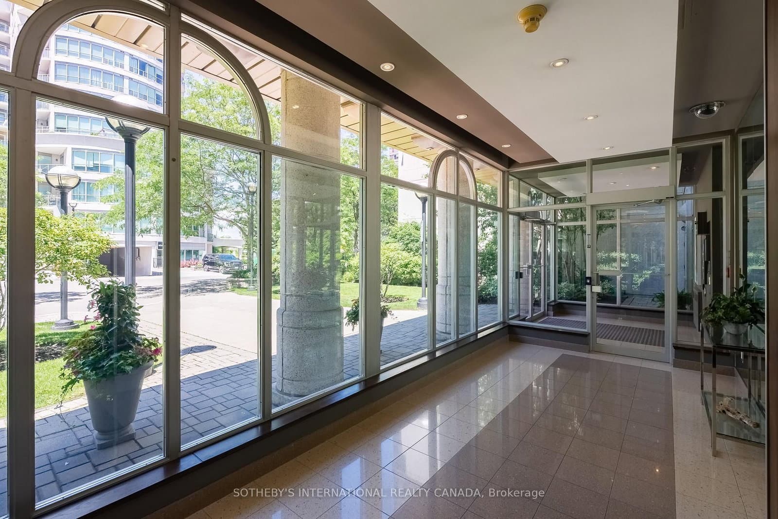 80 Palace Pier Court, Unit 302 thumbnail 2