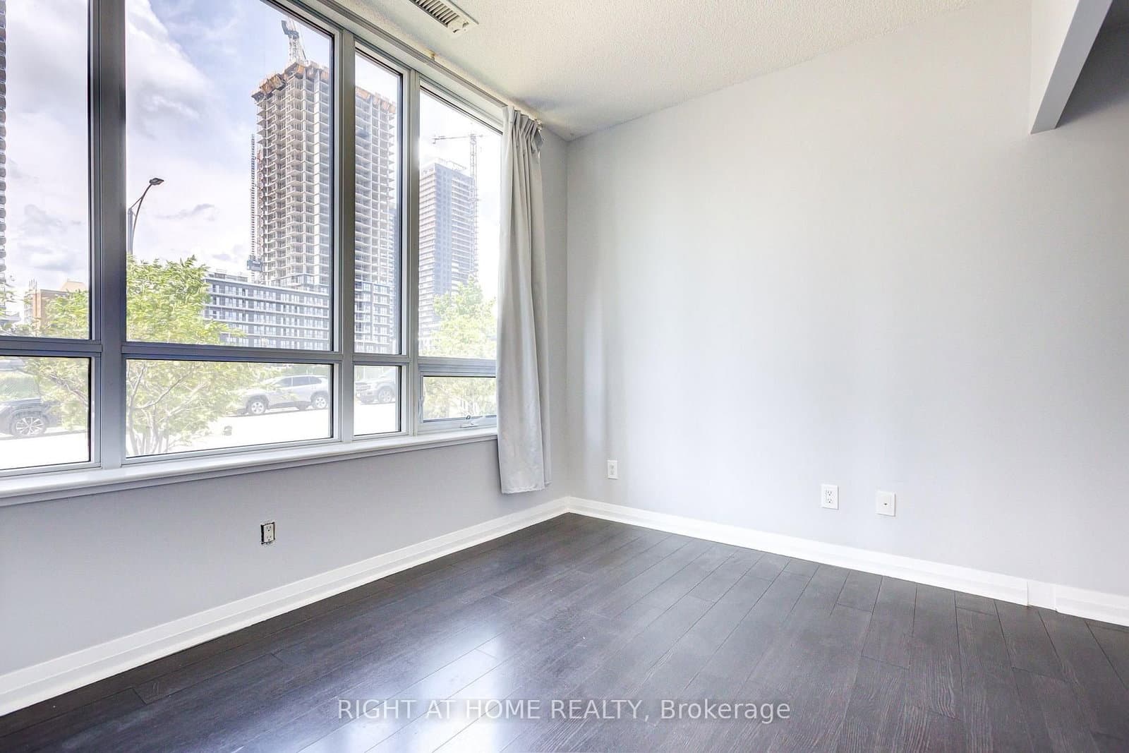 55 Eglinton Avenue W, Unit 101 thumbnail 11