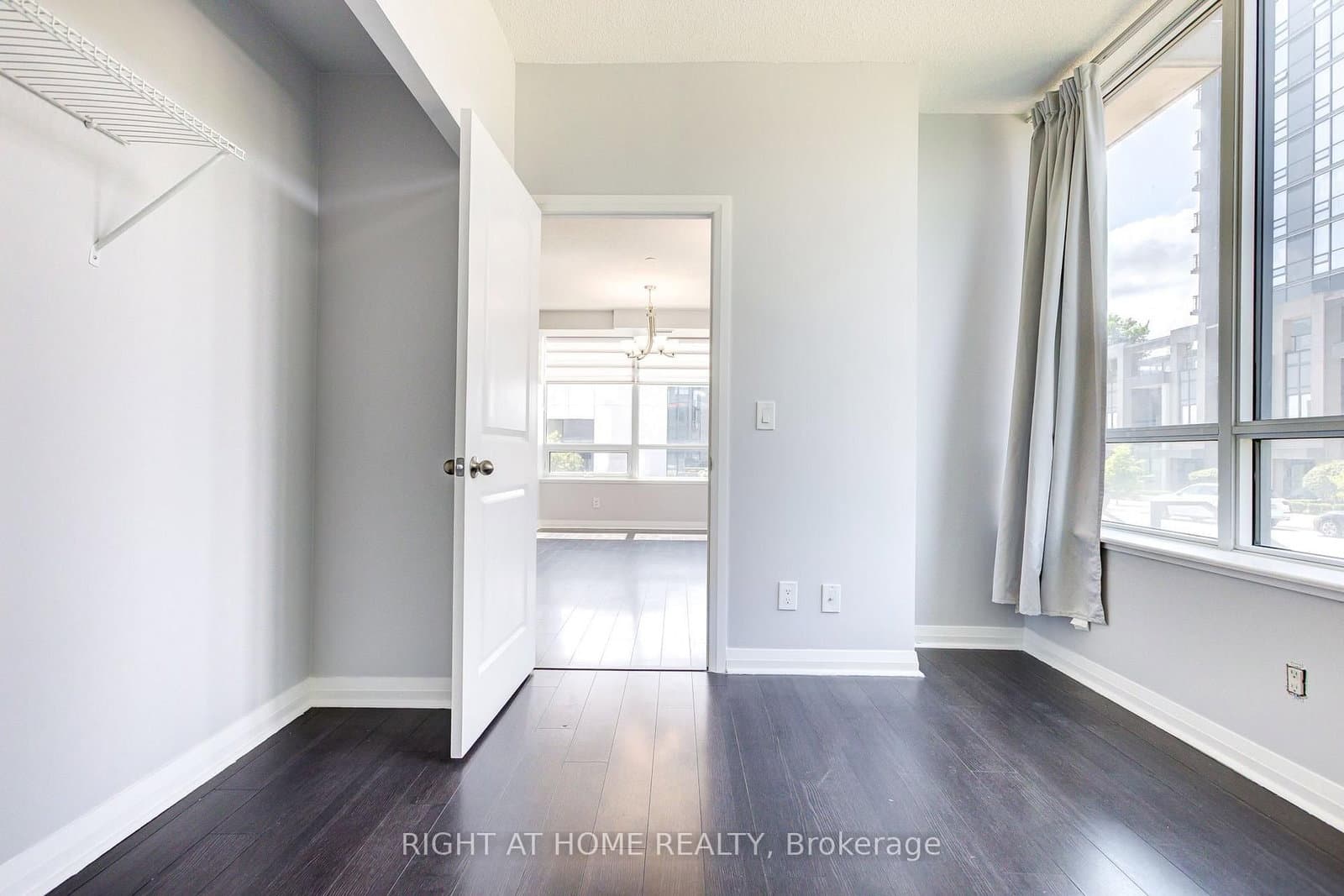 55 Eglinton Avenue W, Unit 101 thumbnail 12