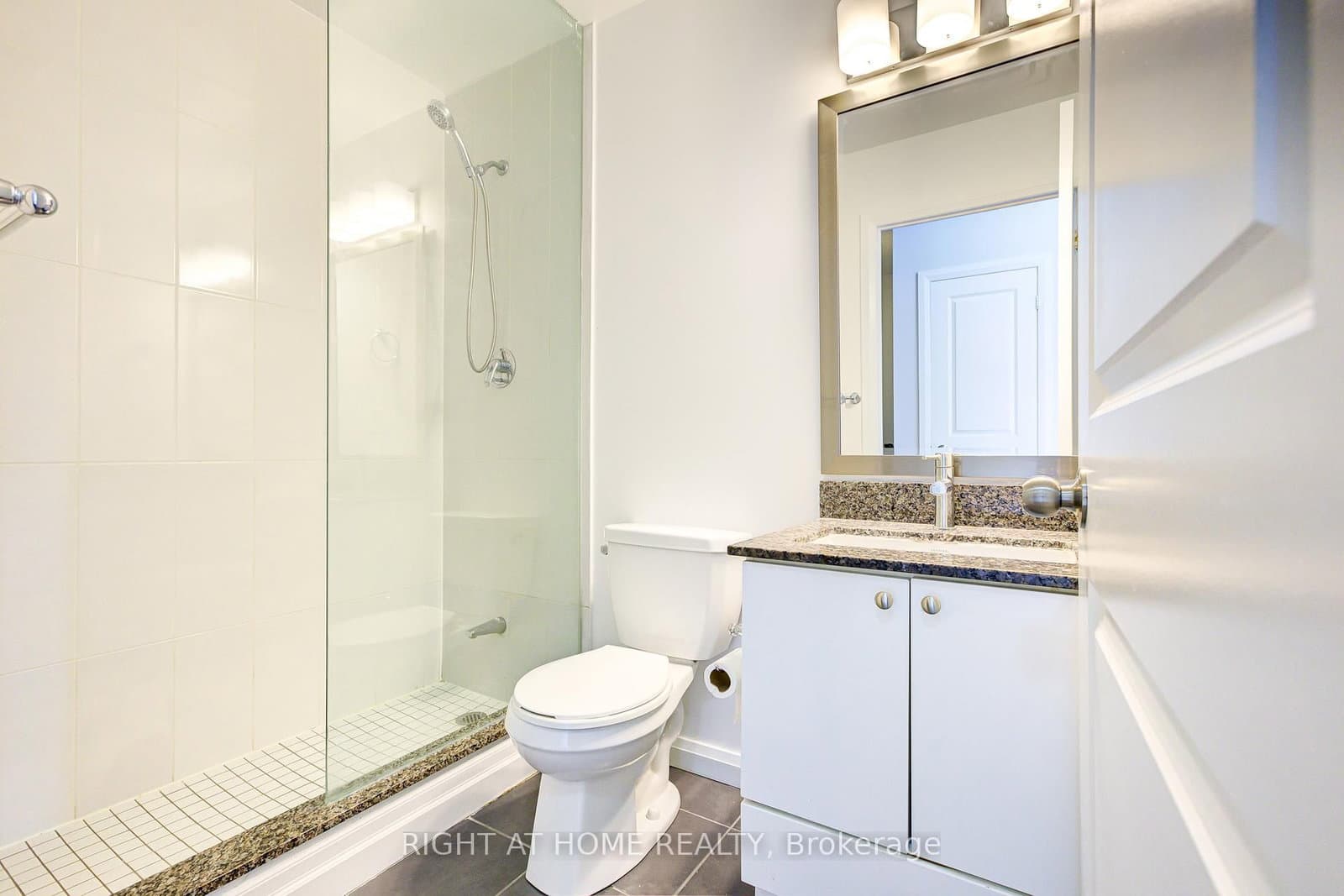 55 Eglinton Avenue W, Unit 101 thumbnail 14