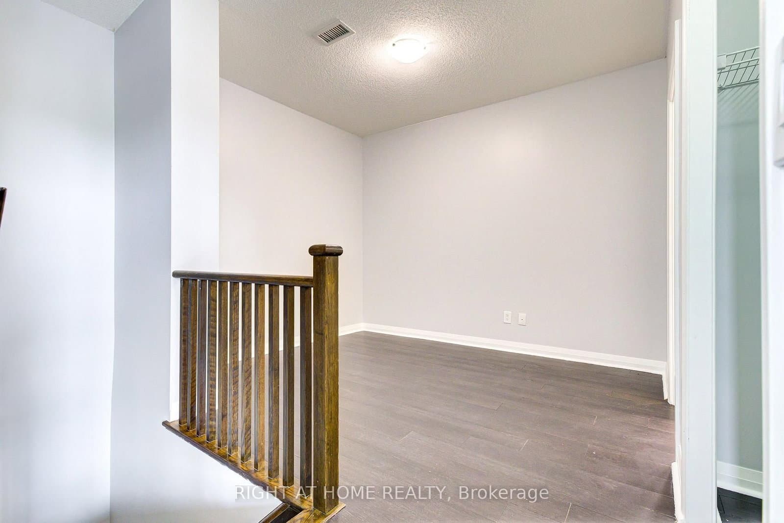 55 Eglinton Avenue W, Unit 101 thumbnail 15