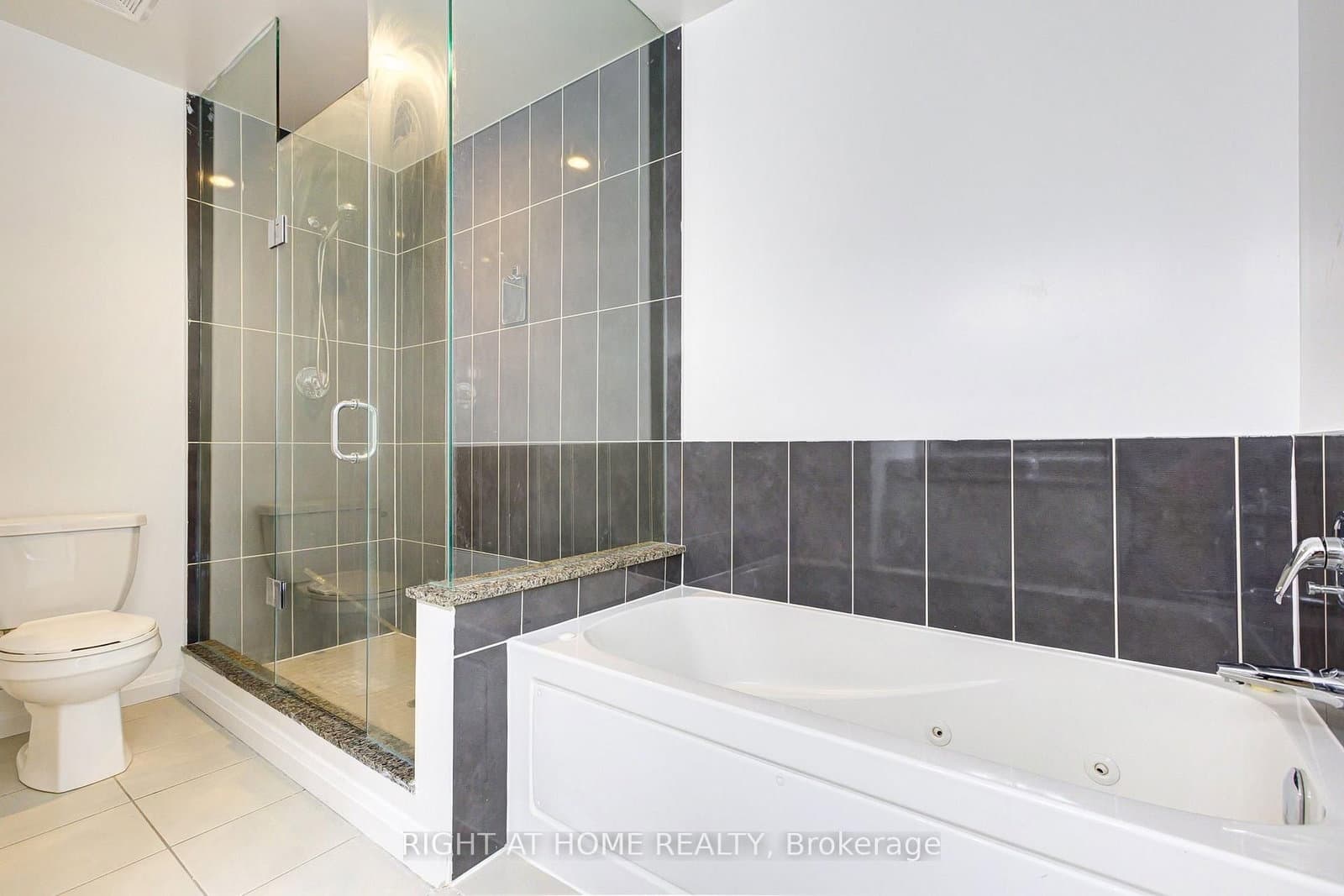 55 Eglinton Avenue W, Unit 101 thumbnail 20