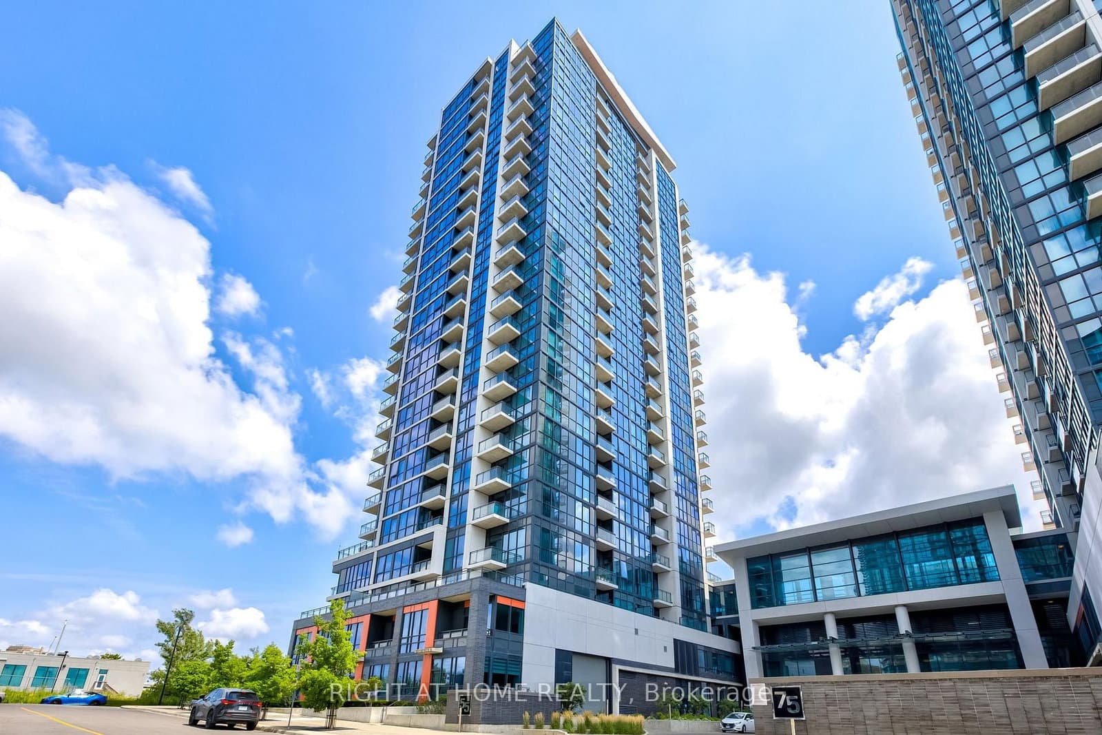 55 Eglinton Avenue W, Unit 101 thumbnail 3
