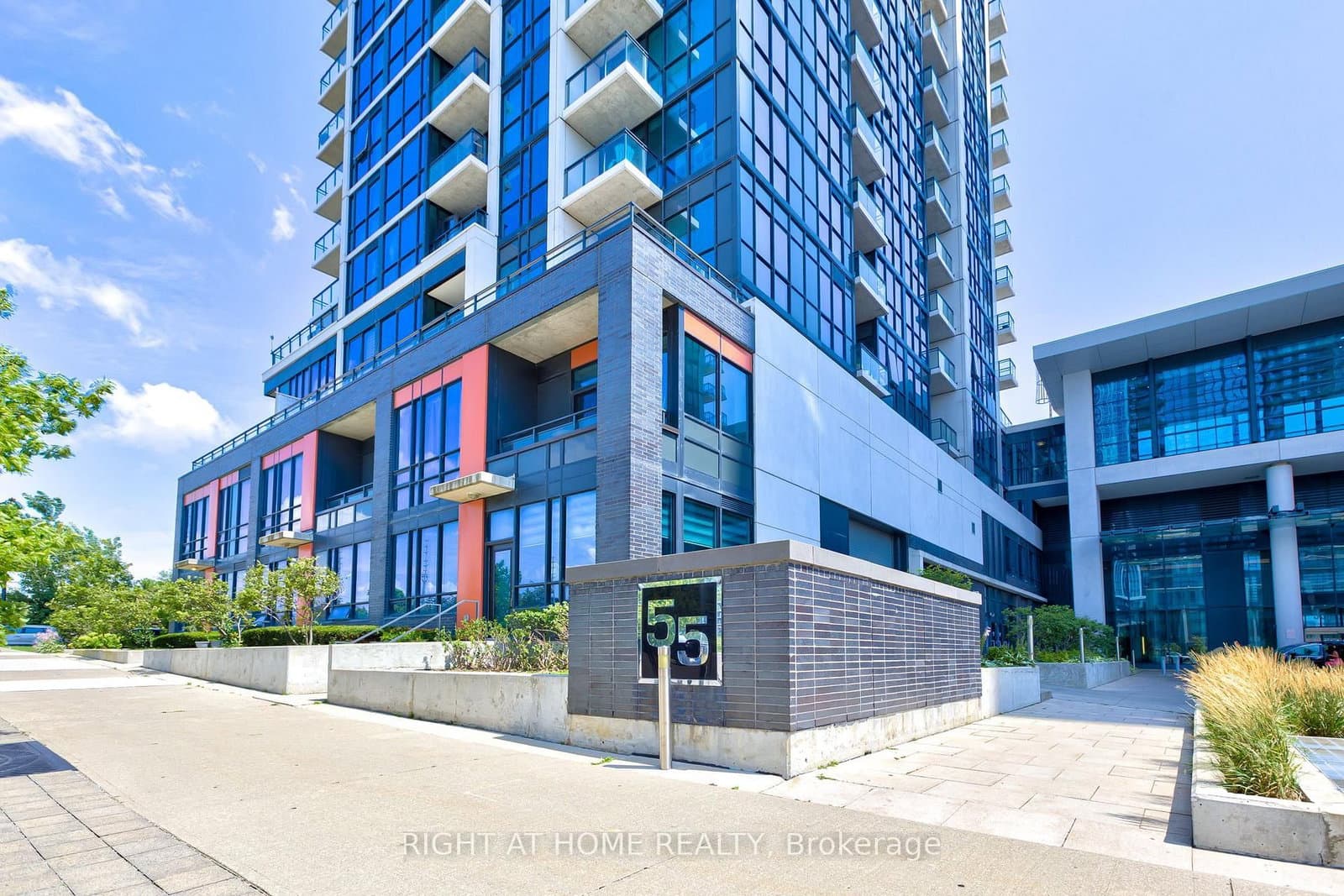 55 Eglinton Avenue W, Unit 101 thumbnail 5