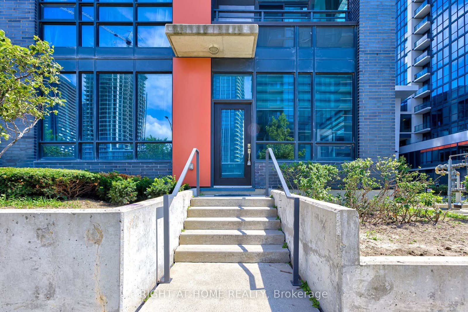 55 Eglinton Avenue W, Unit 101 thumbnail 6