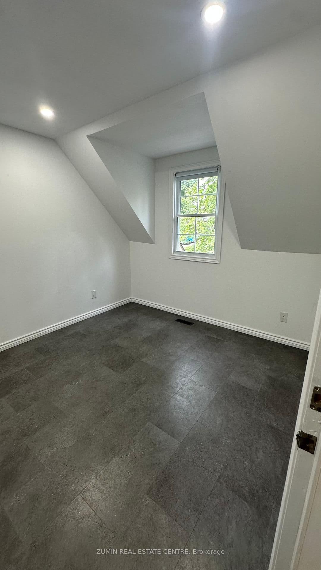 76 Brock Street thumbnail 19