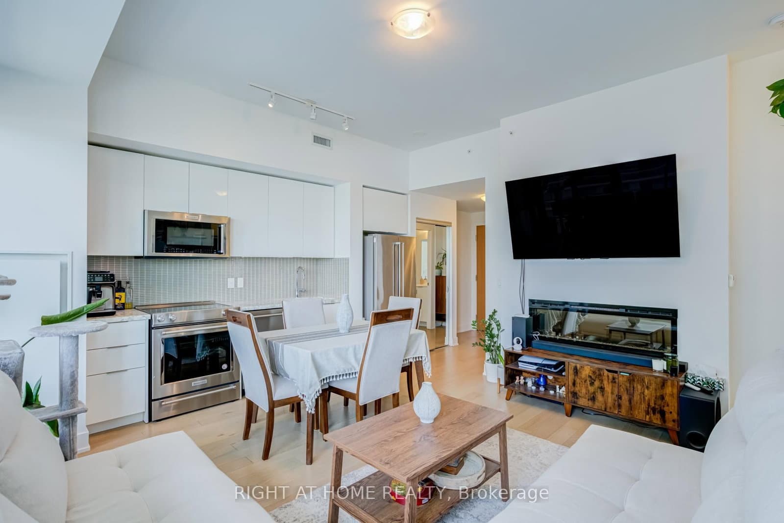 30 Shore Breeze Drive, Unit 1413 thumbnail 10