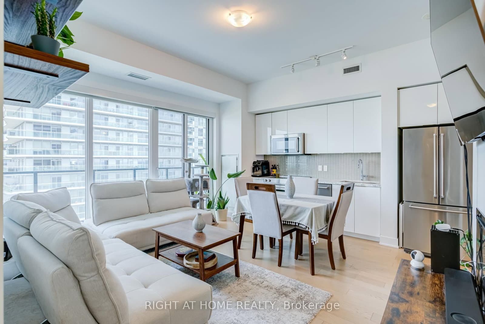 30 Shore Breeze Drive, Unit 1413 thumbnail 11