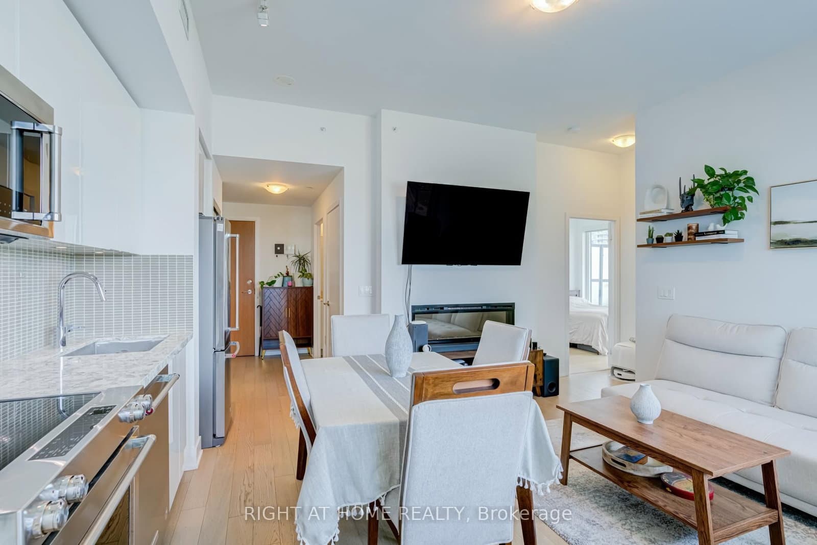 30 Shore Breeze Drive, Unit 1413 thumbnail 12