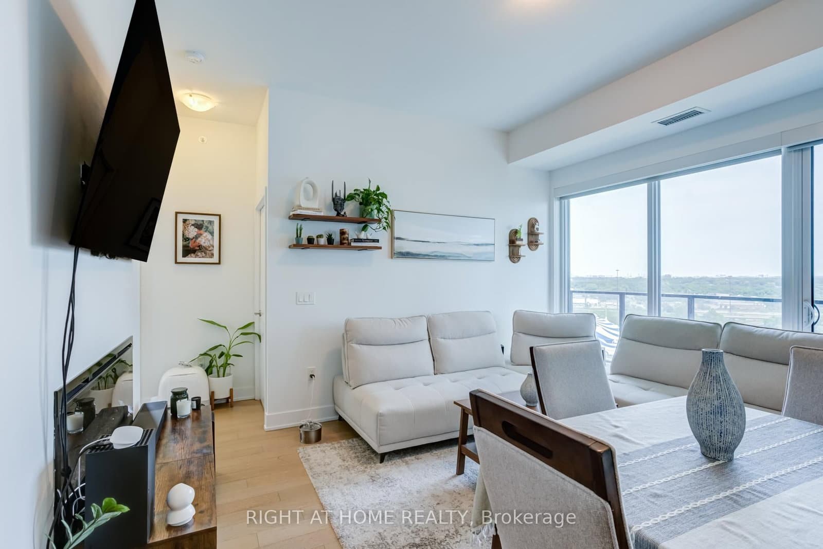 30 Shore Breeze Drive, Unit 1413 thumbnail 15