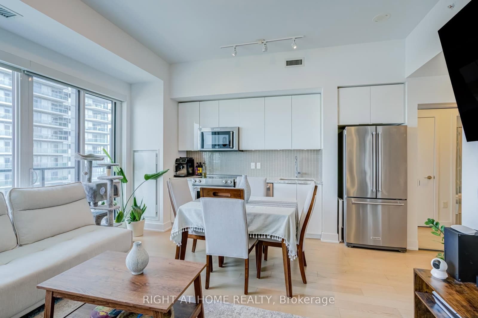 30 Shore Breeze Drive, Unit 1413 thumbnail 17
