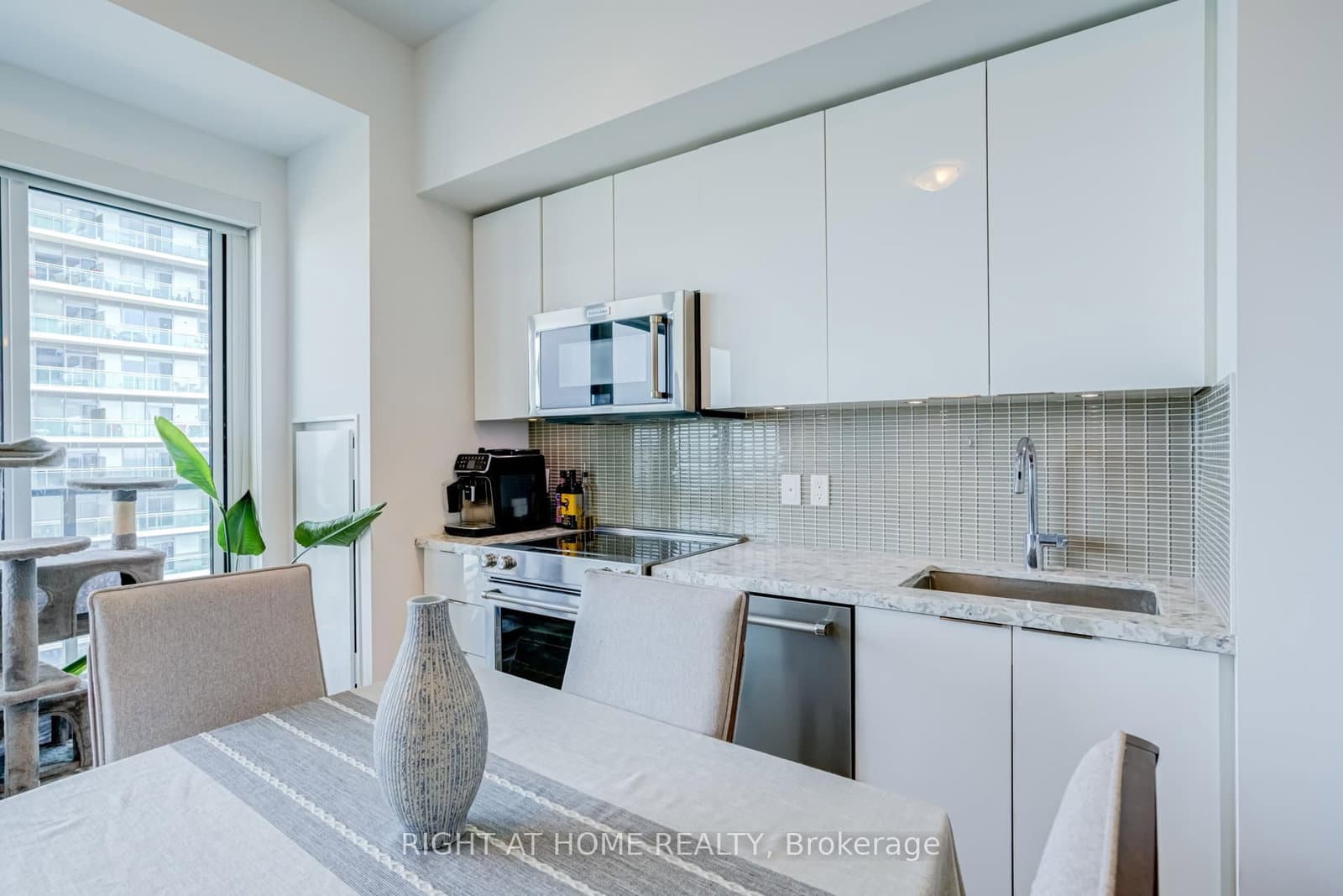 30 Shore Breeze Drive, Unit 1413 thumbnail 19