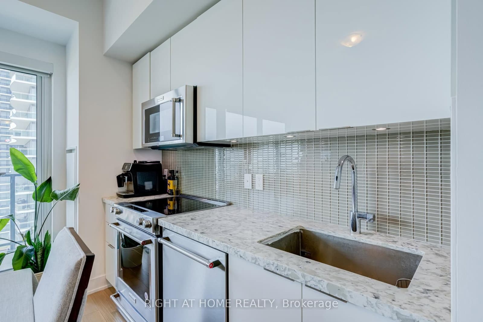 30 Shore Breeze Drive, Unit 1413 thumbnail 21