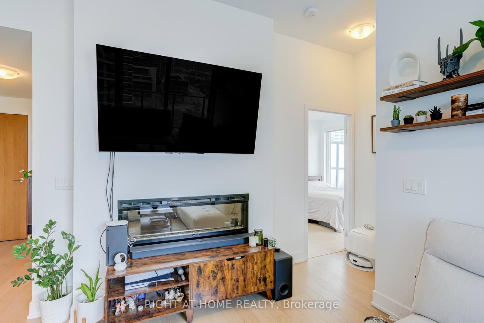 30 Shore Breeze Drive, Unit 1413 thumbnail 22