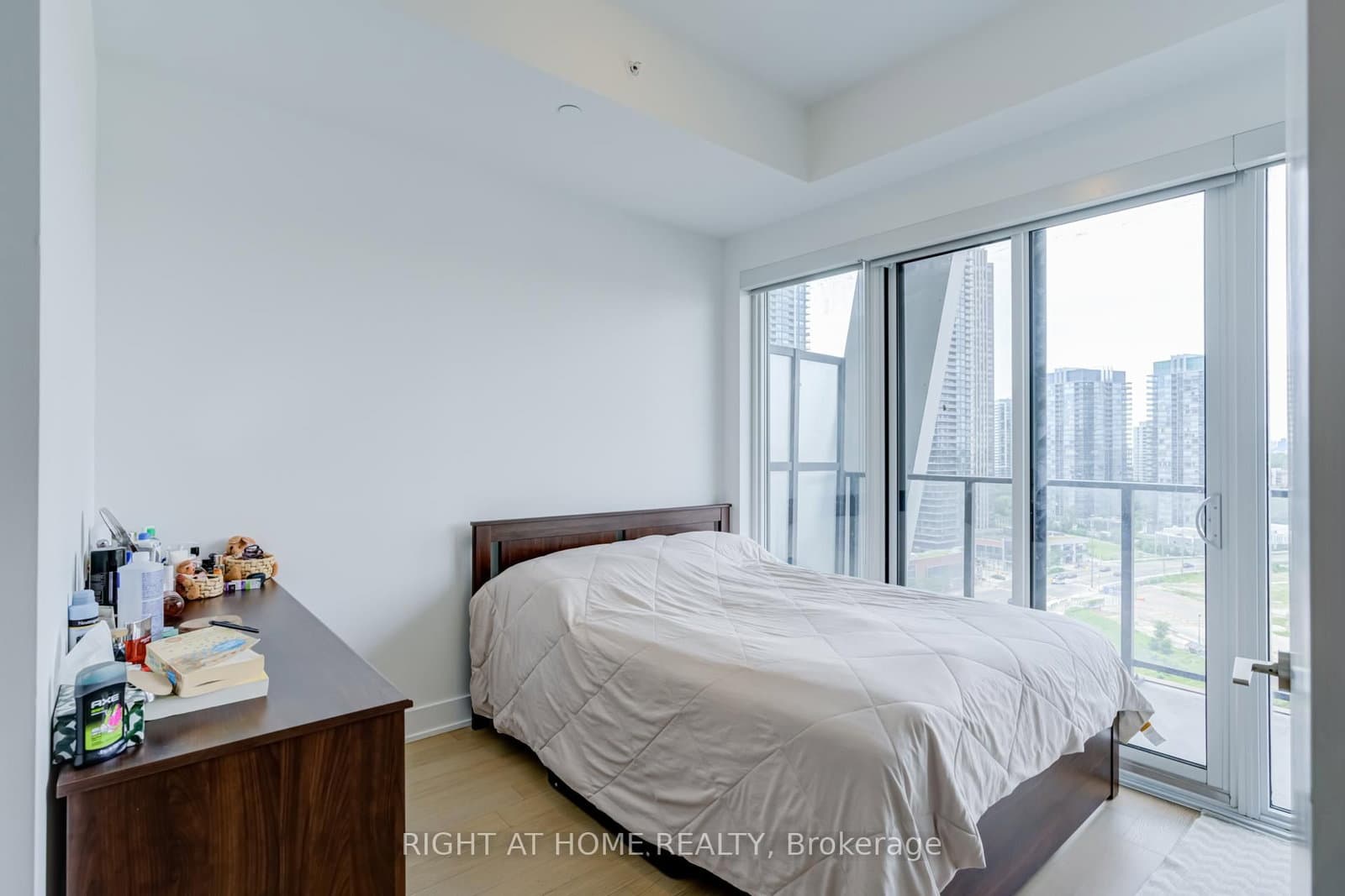 30 Shore Breeze Drive, Unit 1413 thumbnail 23